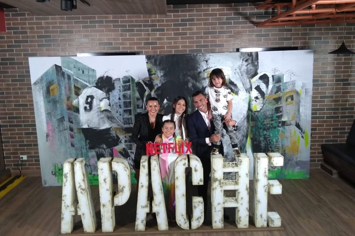 Carlos Tevez en el estreno de su película