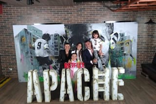 "Apache", la serie. Un primer capítulo crudo: la emoción de Tevez en el estreno