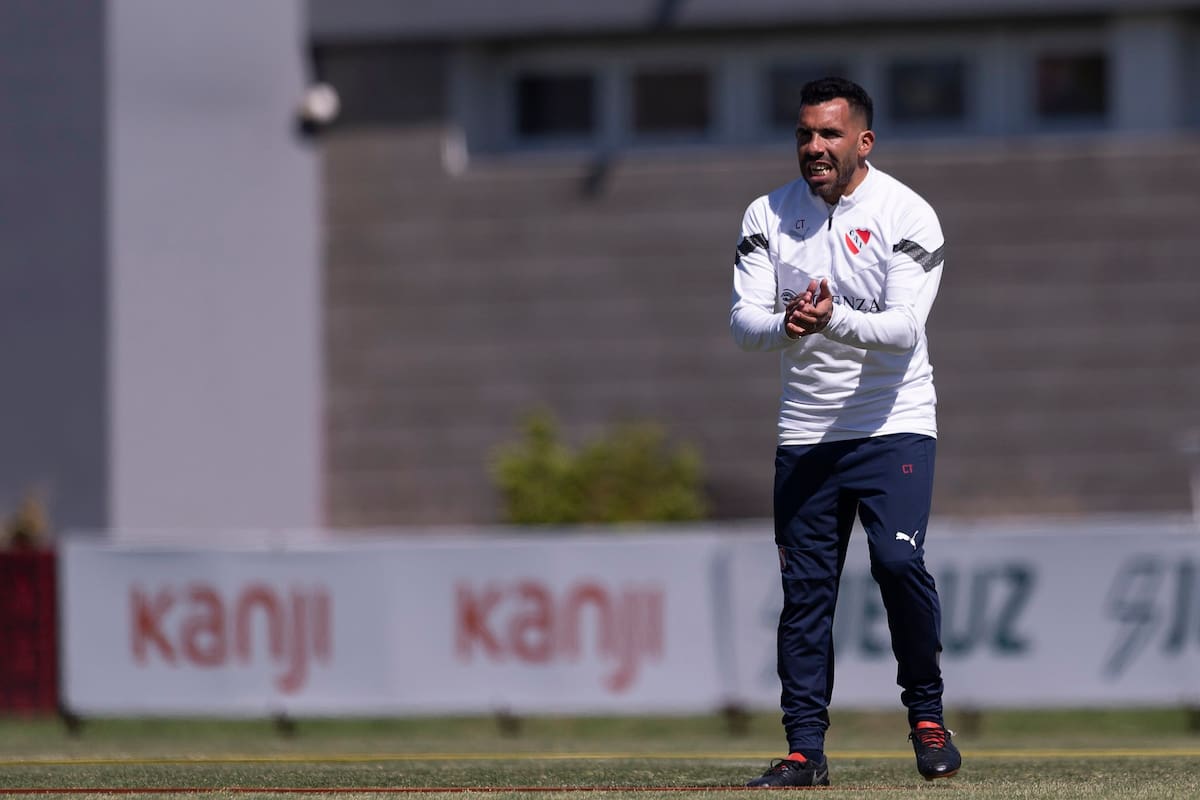 Carlos Tevez en una práctica de Independiente, que no llegó a los cuartos de final de la Copa de la Liga pero escapó de la zona del descenso.