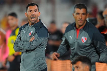 Carlos Tevez, entrenador de Independiente, y el desafío de meter al equipo en los cuartos de final de la Copa de la Liga