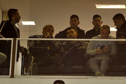 Carlos Tevez junto a Carlos Retegui presenciando la derrota de Central ante Vélez