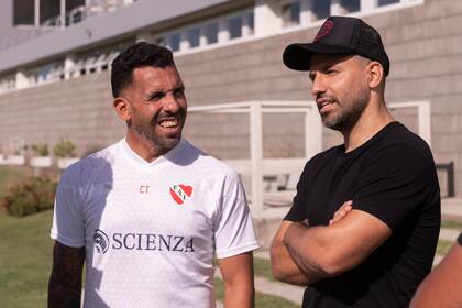 Carlos Tevez le respondió a Sergio Agüero sobre lo que dijo acerca de su posible regreso al fútbol