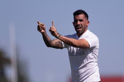 Carlos Tevez parece haberle encontrado la vuelta a un Independiente en crisis; lidera la zona A