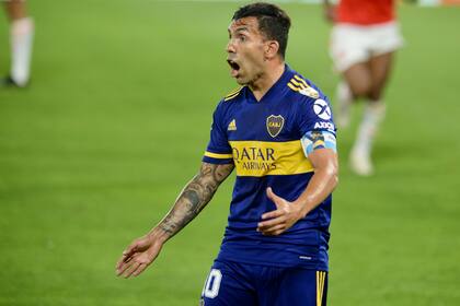 Carlos Tevez v Inter de Porto Allegre.