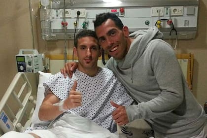 Carlos Tévez visitó a Ezequiel Ham en el hospital