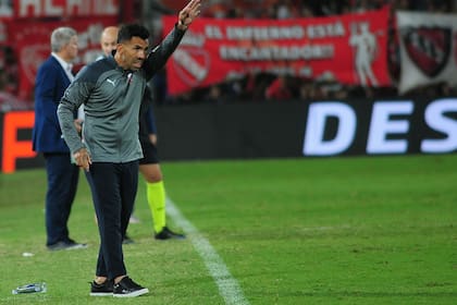 Carlos Tevez vivió una noche convulsionada en Independiente-Atlético Tucumán