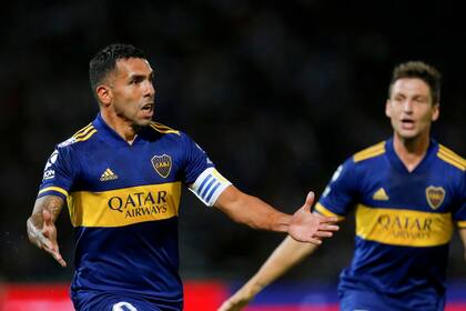 Carlos Tevez y Franco Soldano, dos de los jugadores cuyos contratos se venceran en junio y que Boca quiere renovar