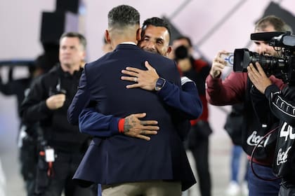 Carlos Tevez y Martín Demichelis se reencontrarán en un clásico caliente: fueron compañeros en el seleccionado y ahora dirigen a Independiente y River por la Copa de la Liga Profesional.