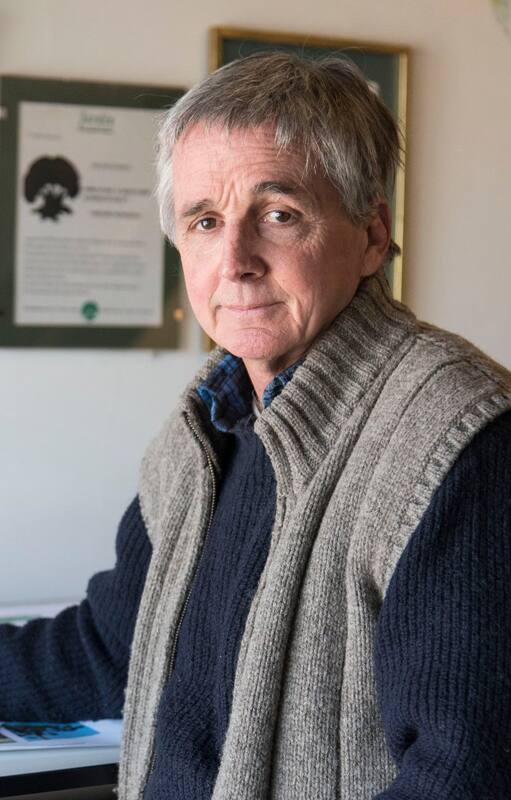 Carlos Thays, bisnieto de Charles, en su estudio