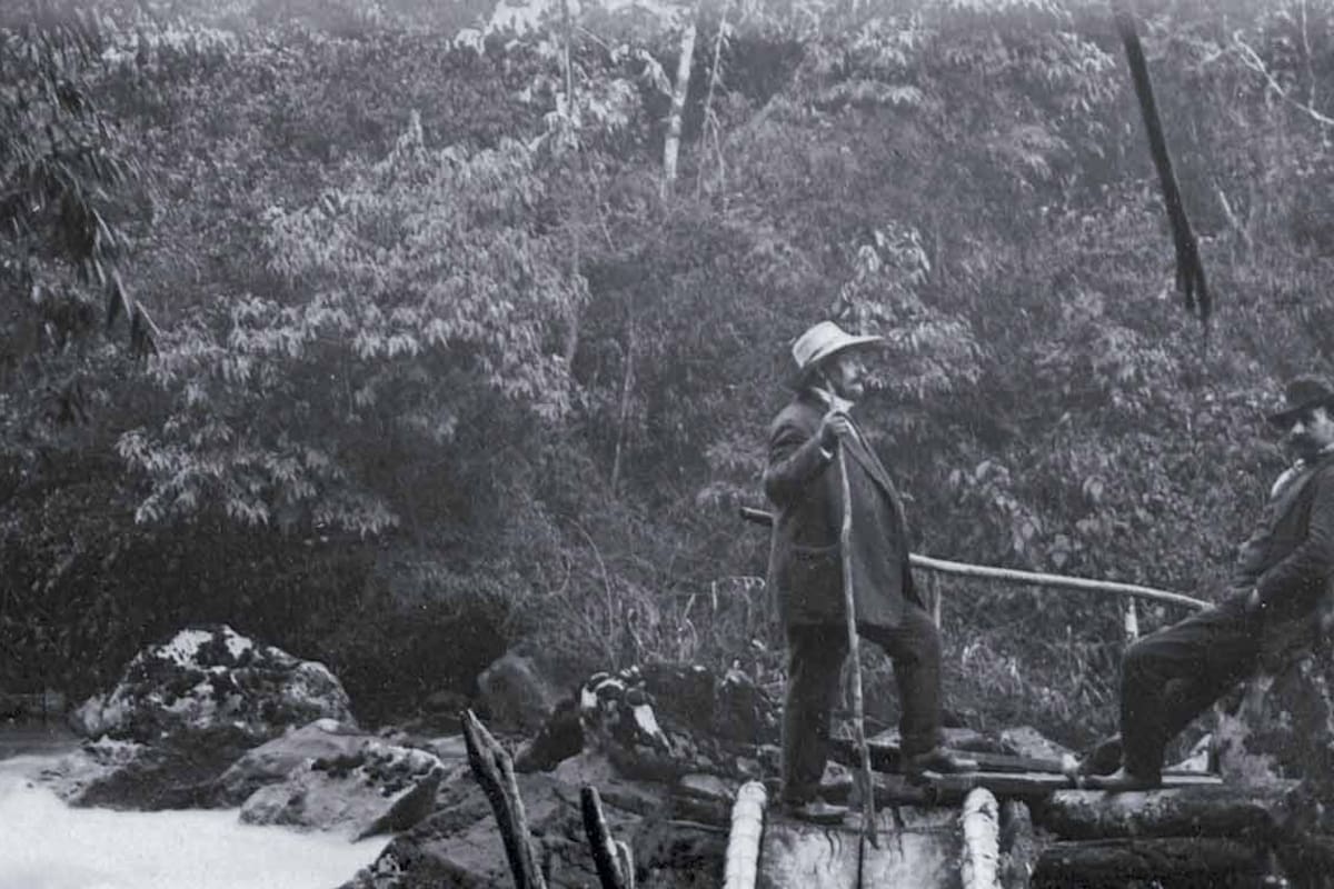 Carlos Thays en las Cataratas del Iguazú, a las que visitó por primera vez en 1902.