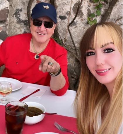 Carlos Villagrán y su hija Vanesa mantienen una buena relación y siempre están juntos