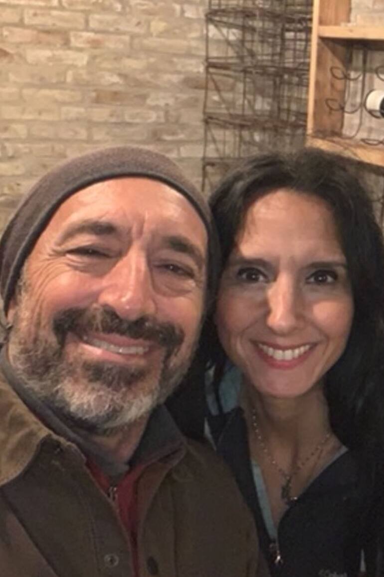 Carlos y Cecilia, en pandemia estaban aburridos y comenzaron a reformar una casona del siglo XIX que habían comprado meses atrás. Se llevaron una sorpresa cuando descubrieron un sótano oculto con un potencial que no imaginaban.
