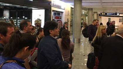 Carlos Zannini fue escrachado en el aeropuerto de Ezeiza