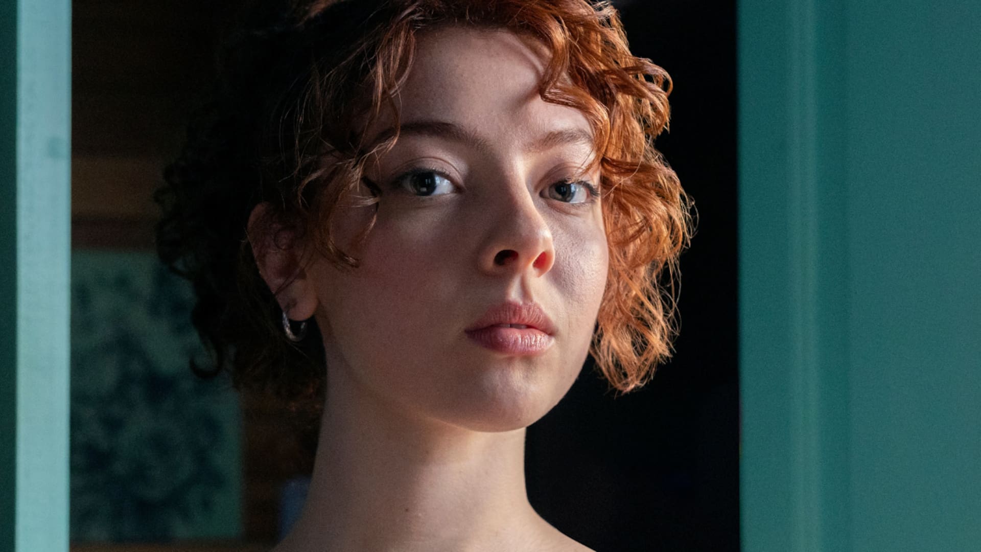 Carmela Rivero, la joven actriz de 21 años y bisnieta de una leyenda del tango que protagoniza Atrapados, la serie más vista de Netflix