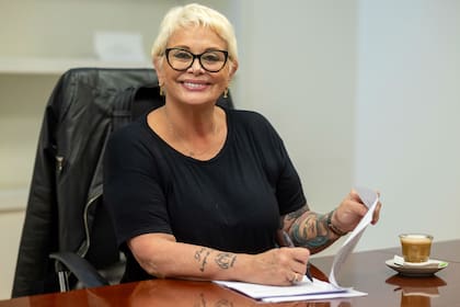 Carmen Barbieri, al momento de firmar su contrato con el canal