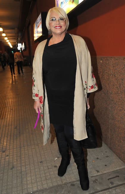 Carmen Barbieri llegó con Valeria Archimó y se sentó junto a Mercedes Sarrabayrouse