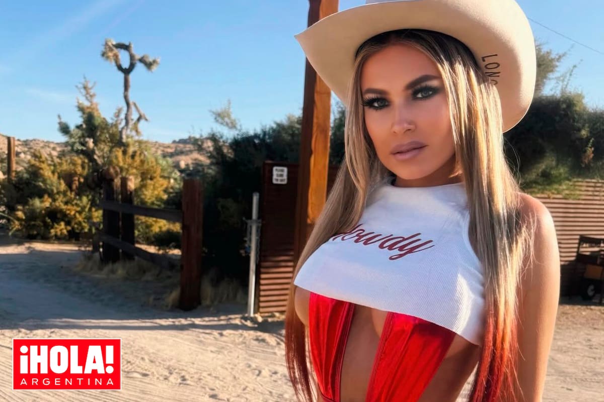 Carmen Electra, a sus 54 años, despliega todo su magnetismo en Mod West Ranch, un auténtico escenario de película