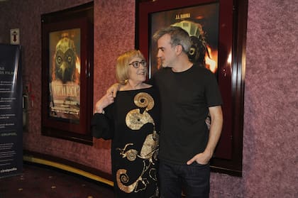 Carmen Maura llegó al país para presentar Vieja loca, el film de terror que la tiene como protagonista junto a Daniel Hendler. La actriz fue la gran figura de la avant premiere que se realizó en el complejo Cinépolis de Recoleta