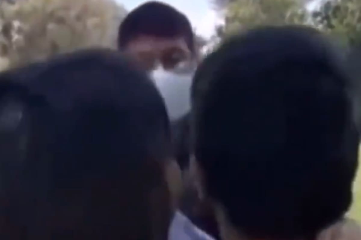 Carmen y Diego, los papás de la nena que fue a un control en Tucumán, no lograron que el policía los deje volver a Santiago en su camioneta.