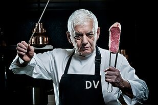 Daniel Verón lleva 50 años enseñando a asar en Europa y tiene dos restaurantes.