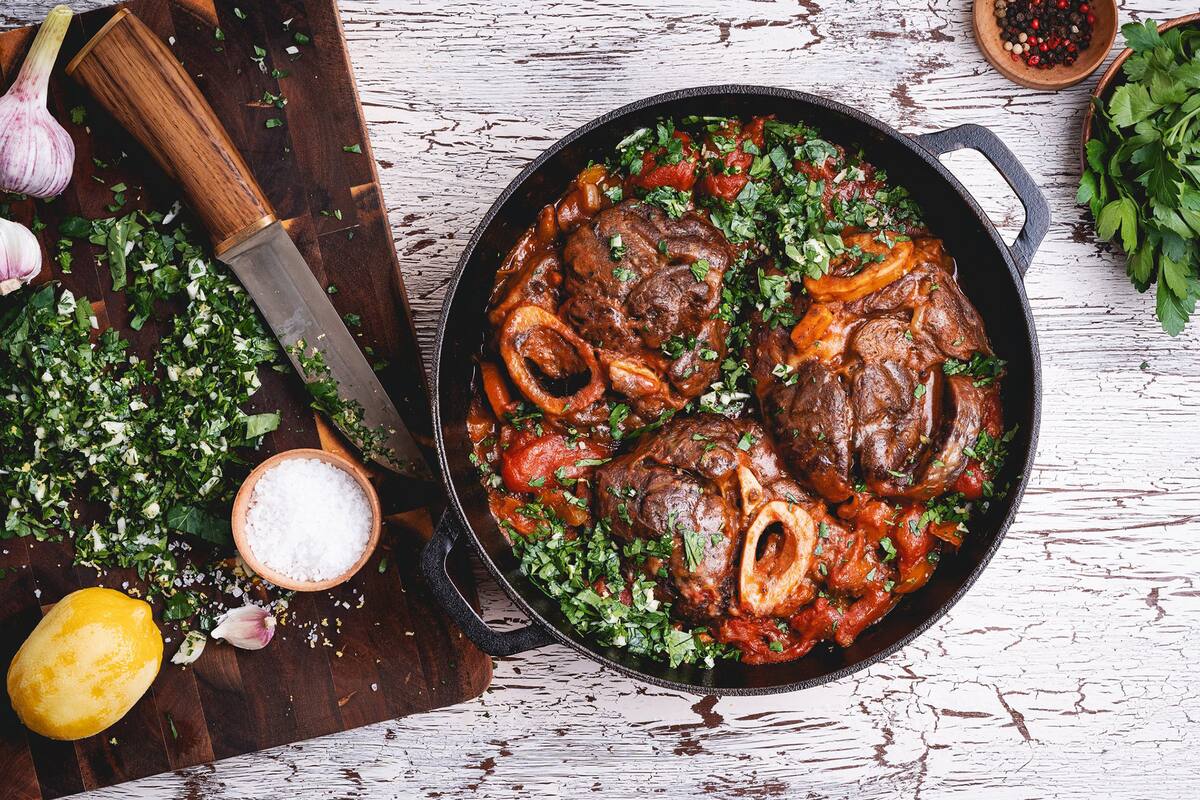 Carne a la cacerola con salsa de tomate: un clásico invernal que siempre rinde