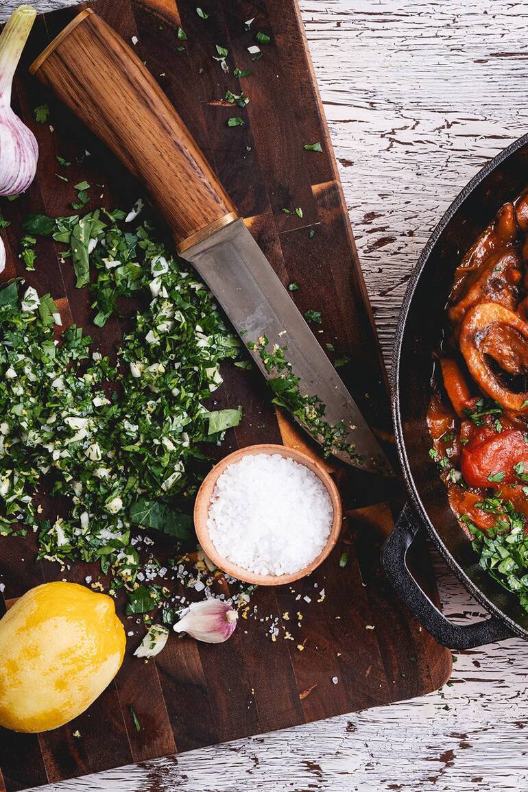 Carne a la cacerola con salsa de tomate: un clásico invernal que siempre rinde