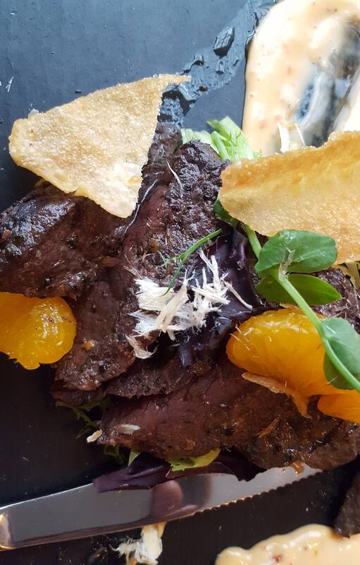Así luce la carne de ballena. "Como es un mamífero, tiene consistencia de bife".