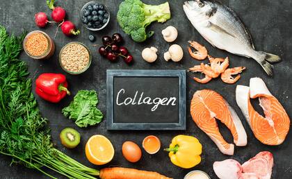 Carnes, pescados y alimentos ricos en vitamina C ayudan a producir colágeno de forma natural.
