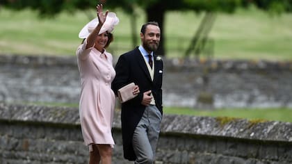 Carole Middleton y James Middleton, madre y hermano menor de Pippa, llegaron a la boda juntos