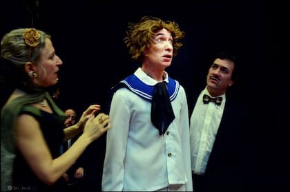 Con Carolina Adamovsky, Eduardo Calvo y Alejo García Pintos en escena, un espacio donde se siente contenido
