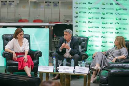 Carolina Amoroso, Alfonso Prat-Gay y Graciela Ciccia durante la Jonagro