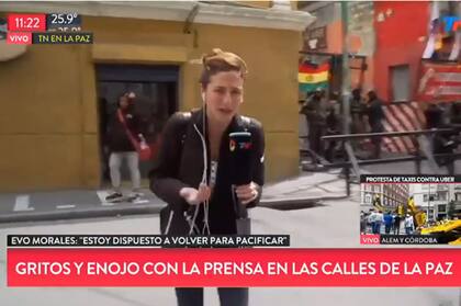 Carolina Amoroso y su equipo de trabajo vivieron una situación complicada cuando ciudadanos y manifestantes comenzaron a hostilizarlos