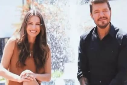 Carolina Ardohain junto a Marcelo Tinelli en la firma de su contrato para La Academia