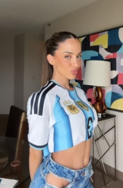 Carolina Calvagni, la mujer de Nicolás Tagliafico, antes de salir rumbo al estadio