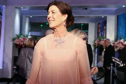 Carolina de Mónaco, radiante, ingresando a la fiesta