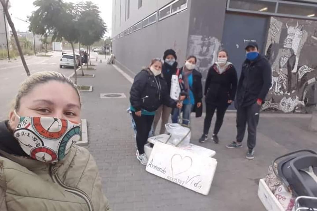 Carolina Duran se hace cargo de los trámites de los vecinos para aligerarles la carga y la burocracia en los momentos más difíciles de sus vidas