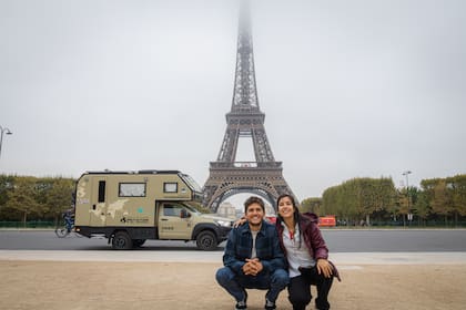 Carolina Fenoy y Santiago Bertaina en su paso por París