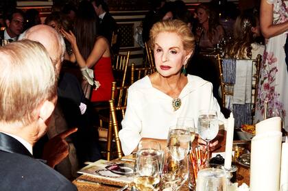 Carolina Herrera, quien ha tenido una marca de moda durante 36 años, dice que aunque el negocio de la moda está en constante evolución, la esencia de la industria sigue sin cambiar. Herrera en el Hotel Plaza de Nueva York en 2017