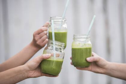 Carolina Herrera suele disfrutar un batido détox por la tarde, junto con algunas frutas secas
