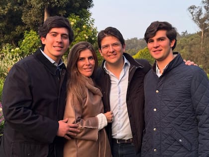Carolina Hoyos y Miguel Uribe Turbay, hijos de Diana Turbay (Instagram @mcarolinahoyost)