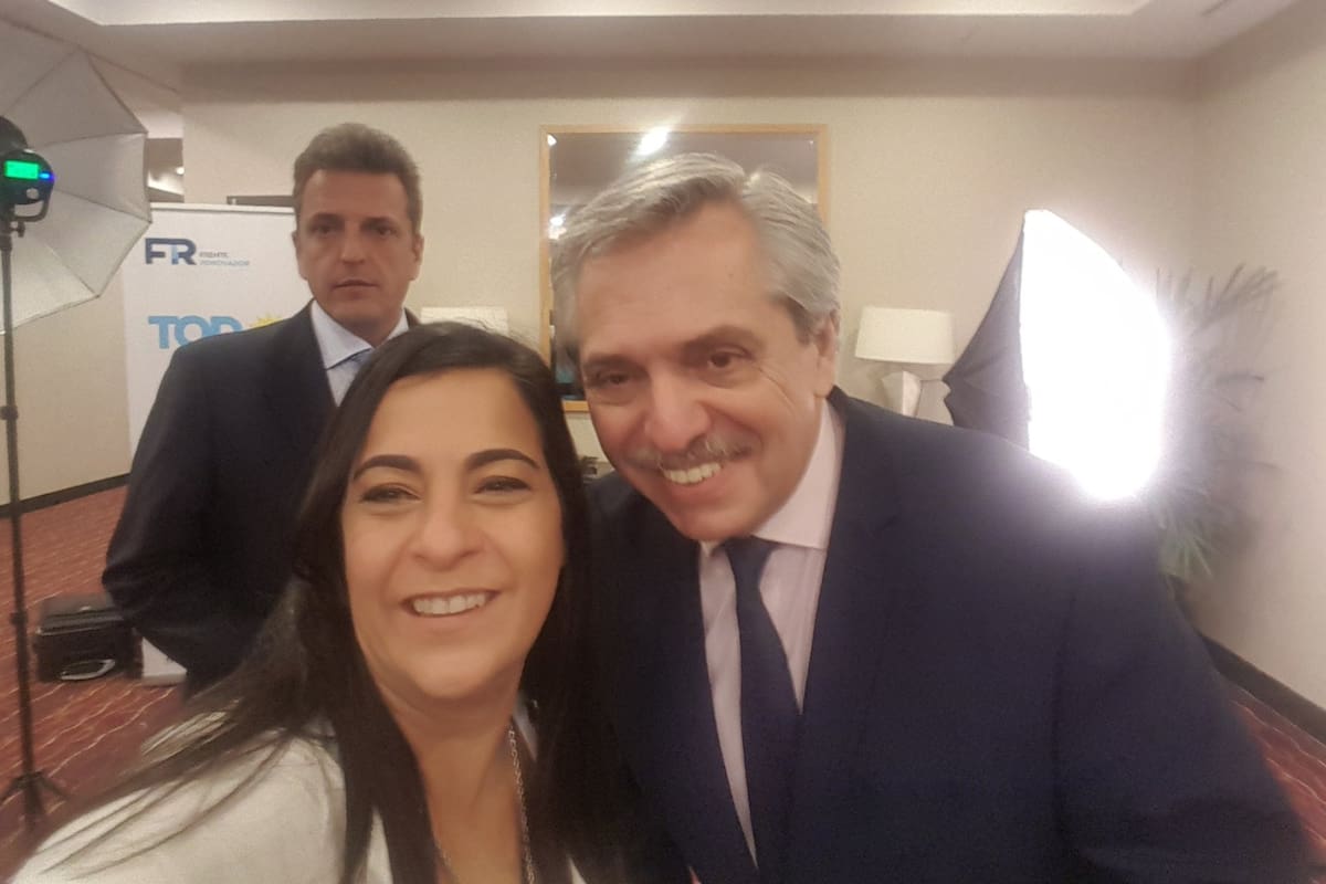 Carolina Moisés, junto a Alberto Fernández y Sergio Massa