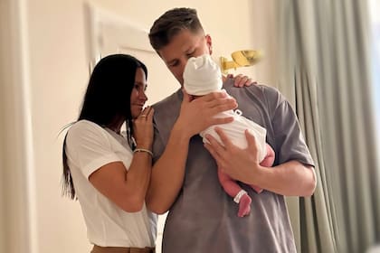 Carolina no pudo evitar la emoción por la llegada de su primer nieto (Foto: @carobal14)