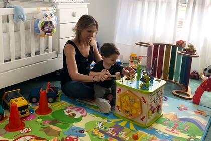 Carolina Otero con su hijo, Bartolomé