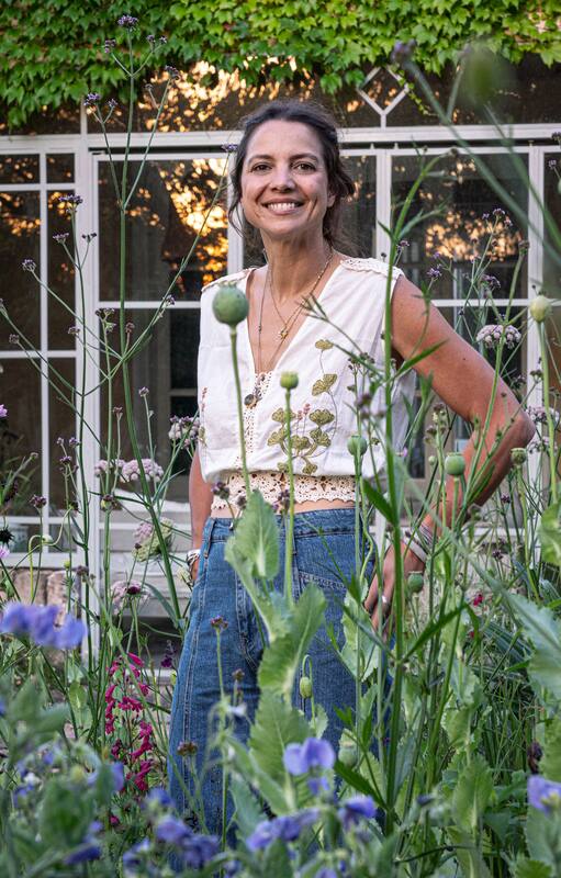 Carolina Pell se formó en el área de agronomía y, a través de esta, encontró su pasión por los jardines.