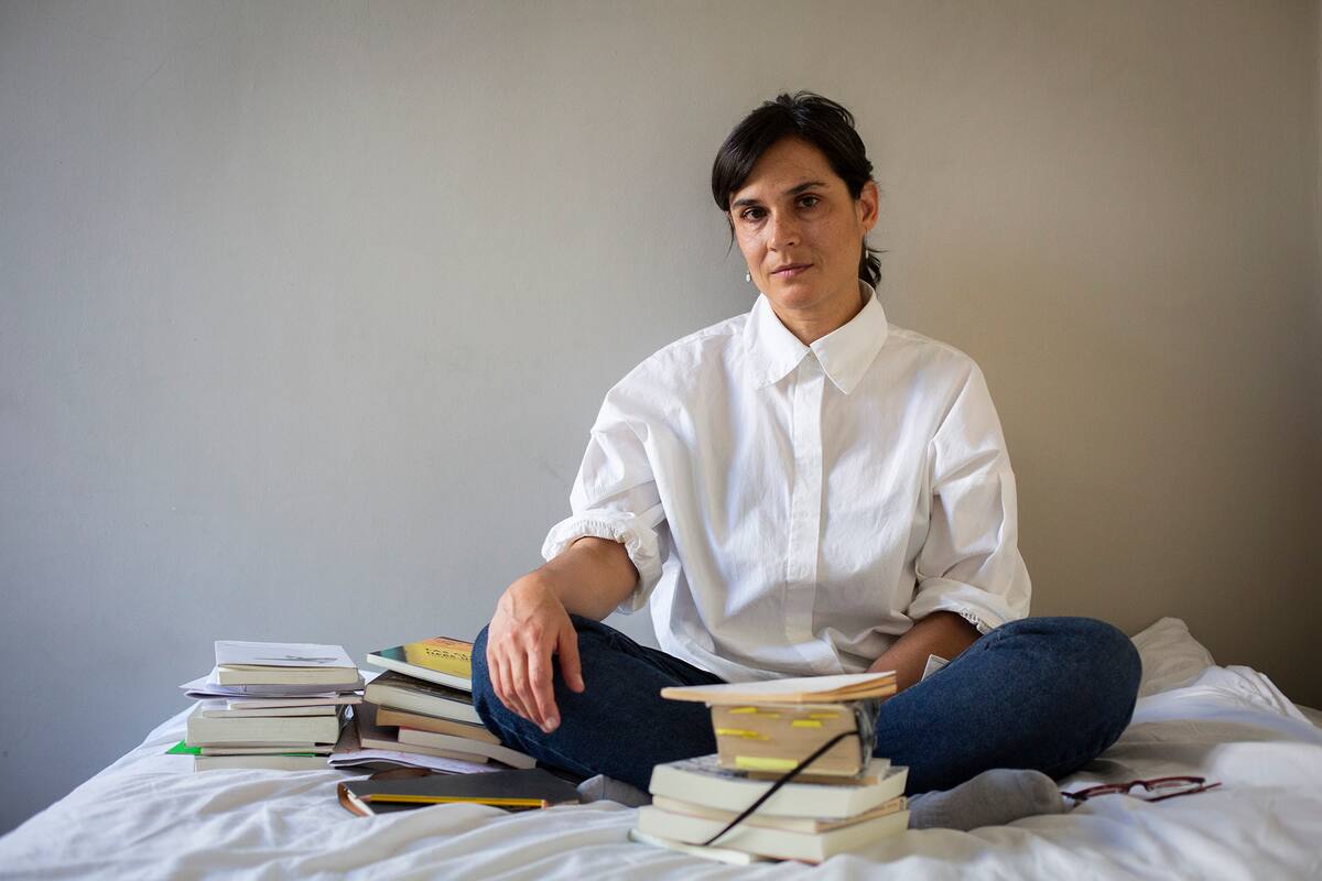 Carolina Sanín señala que la lectura es como un rumiar de un animal rumiante, como el buey