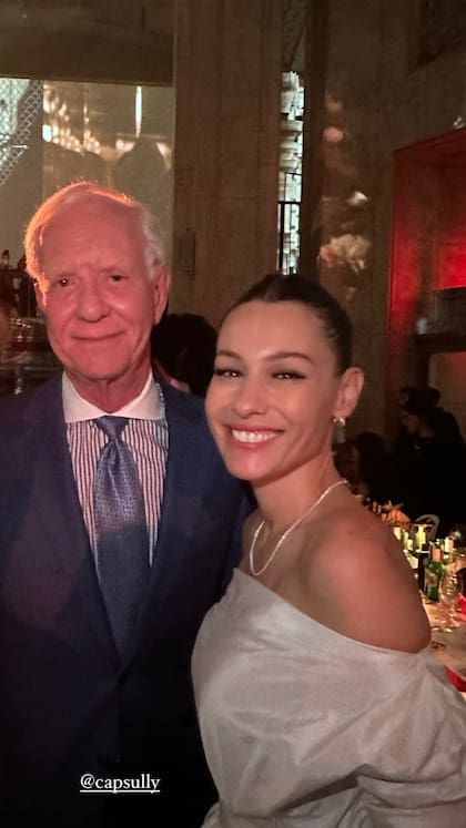 Carolina se encontró con el piloto Chesley Sullenberger, cuya historia fue retratada en la película de 2016, Sully
