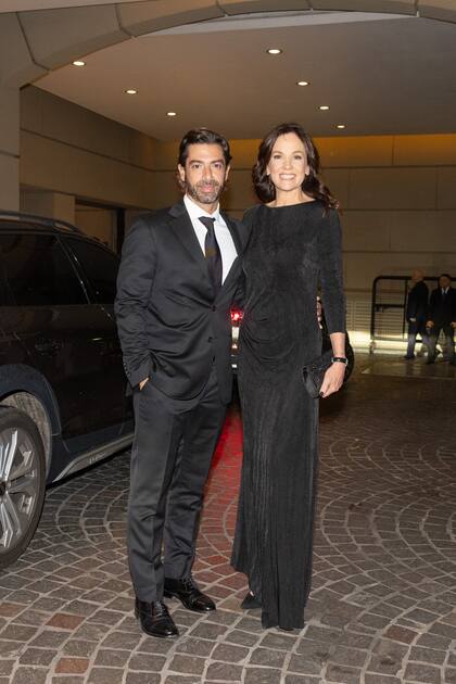 Carolina Stanley y su marido, Federico Salvai, con looks coordinados cromáticamente