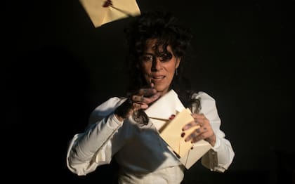 Carolina Tejada como Aurelia Vélez Sarsfield