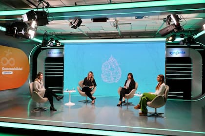 Carolina Ulla (Siglo 21), Carla Quiroga (LA NACION), Silvia Stang (LA NACION) y Clara Di Ció (Rehau)