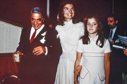Caroline, de 10 años, en la boda de su madre Jackie con Aristóteles Onassis, el 20 de octubre de 1968, en Skorpios, la isla privada del
magnate ubicada en el mar Jónico